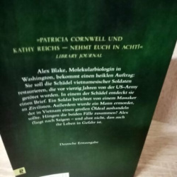 Andrews, Lori B-Bis auf die Knochen.