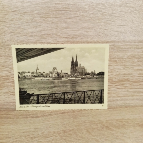 Ak-331- Köln am Rhein. Rheinpartie und  Dom.