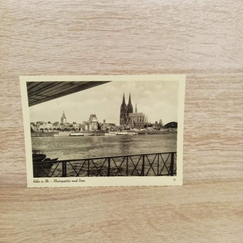 Ak-331- Köln am Rhein. Rheinpartie und  Dom.